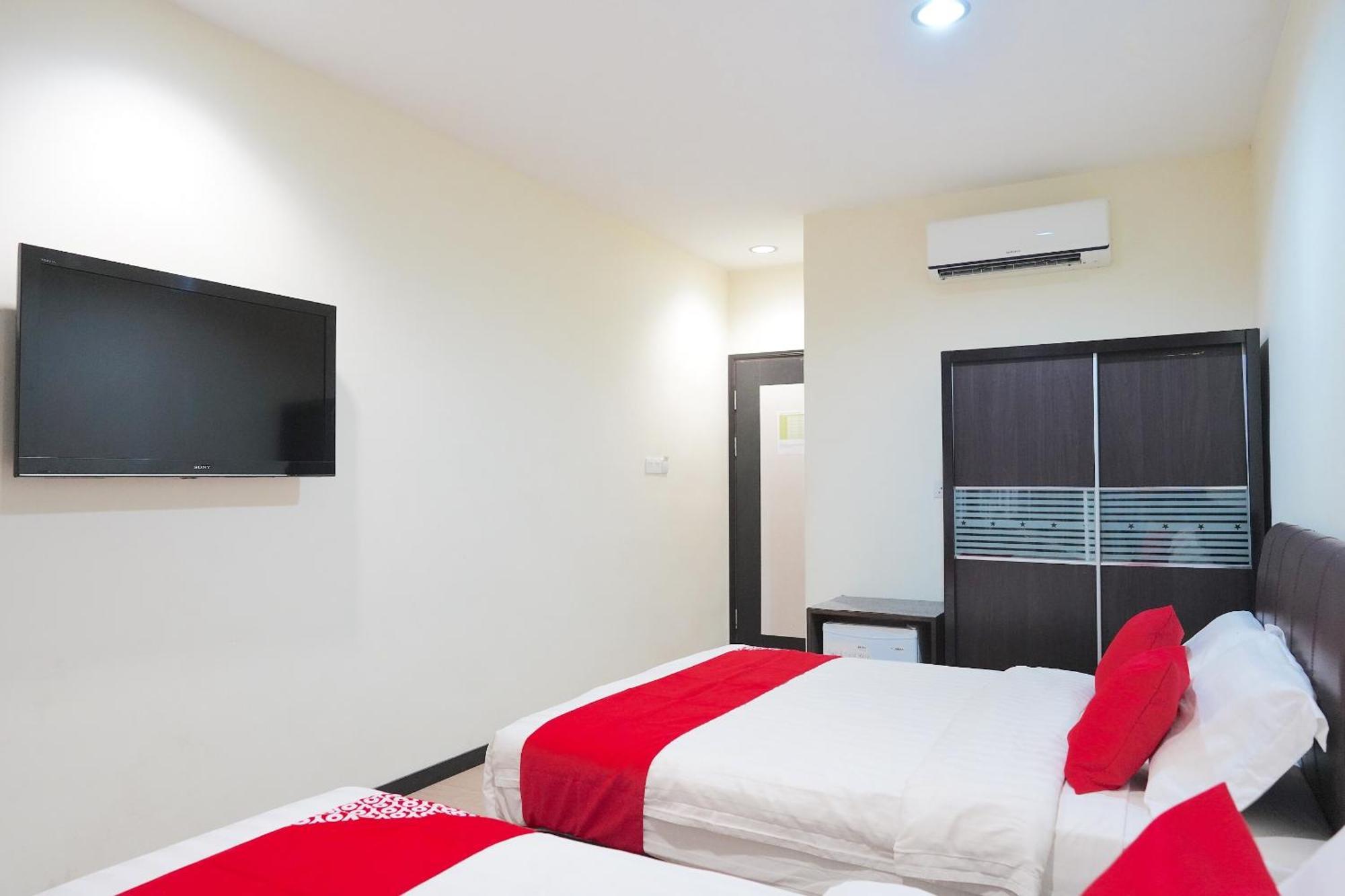 Super Oyo 89544 Utama Inn Bintulu Buitenkant foto