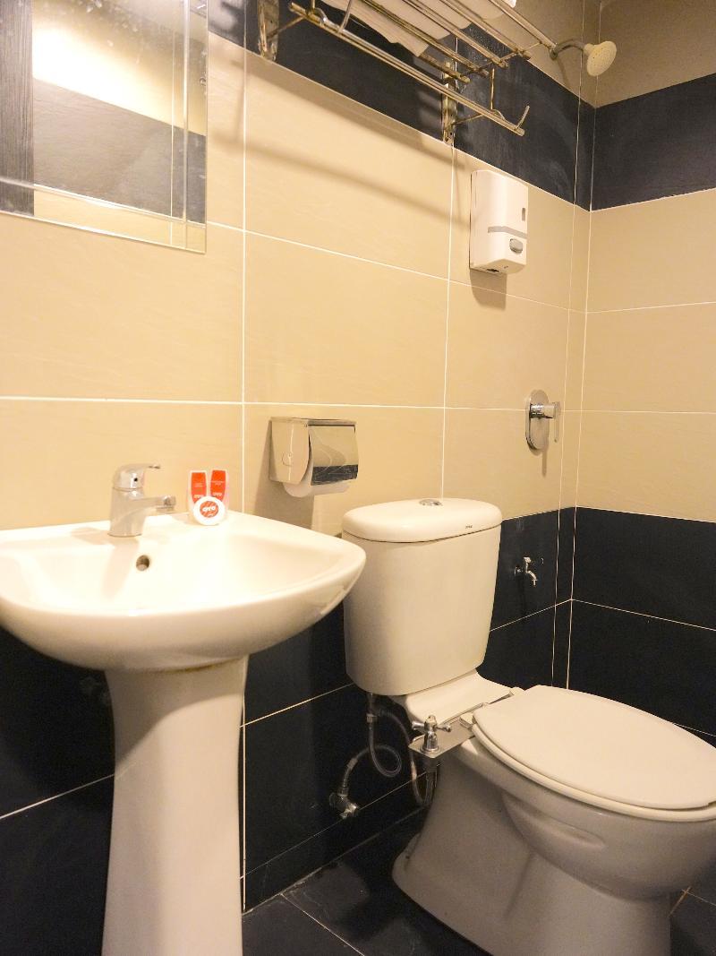 Super Oyo 89544 Utama Inn Bintulu Buitenkant foto