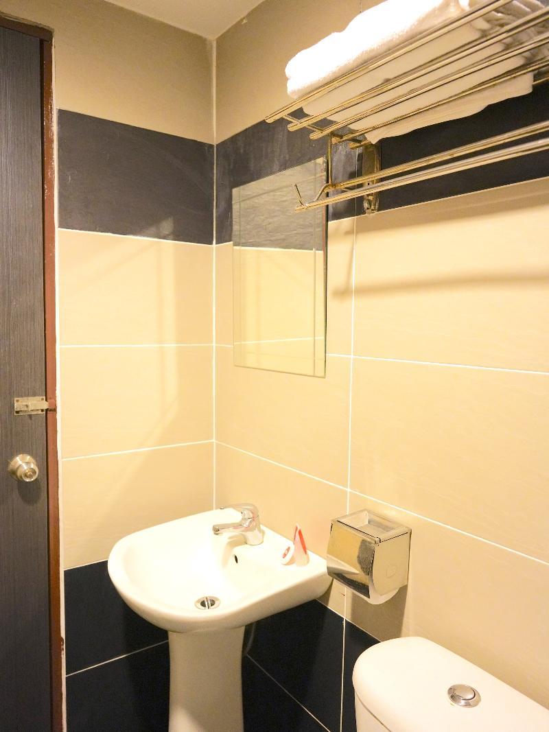 Super Oyo 89544 Utama Inn Bintulu Buitenkant foto